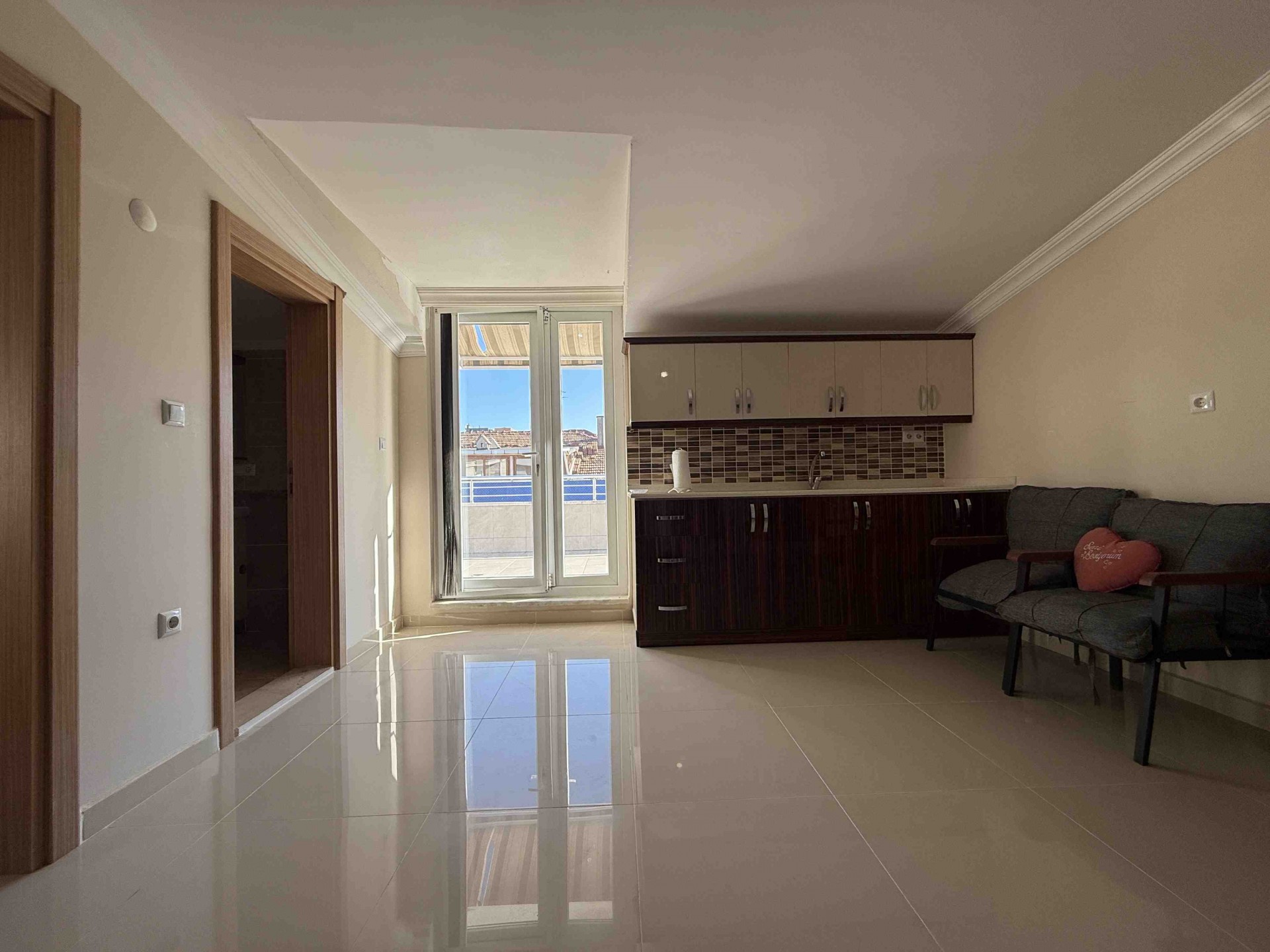 Atakum Ömürevlerinde Tramvayın Altında Kiralık Dübleks