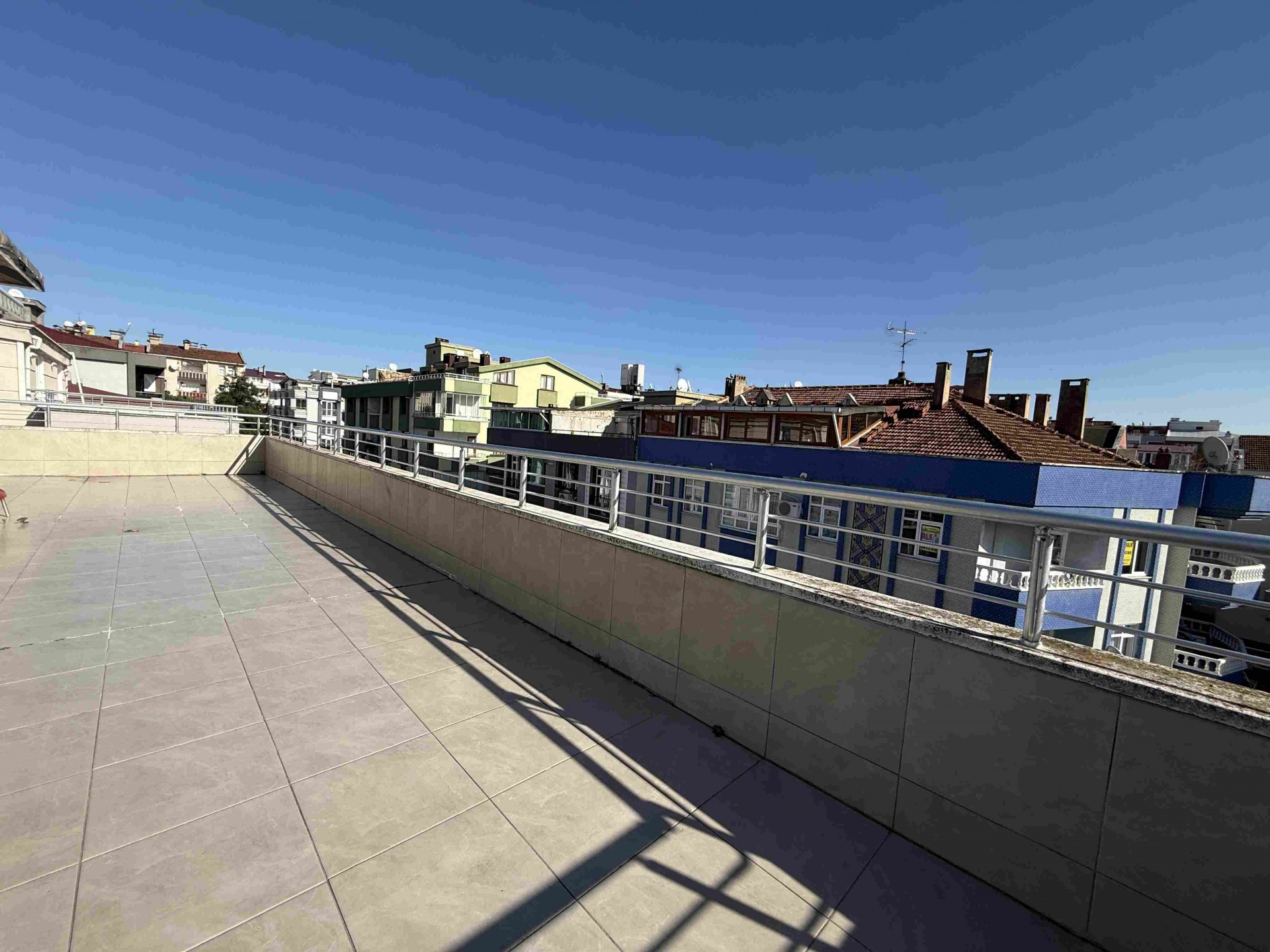 Atakum Ömürevlerinde Tramvayın Altında Kiralık Dübleks