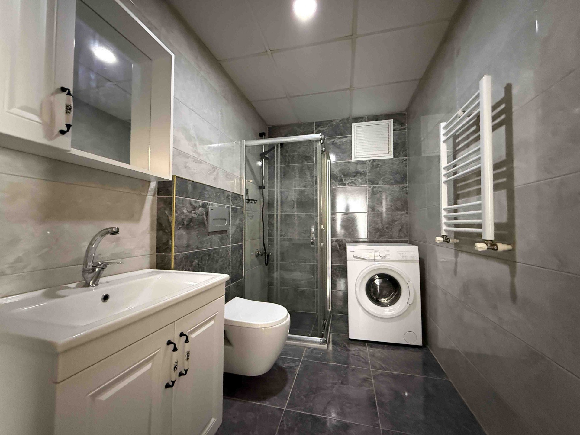 Atakum'da Tramvaya 2.bina Kiralık 1+1 Eşyalı Daire