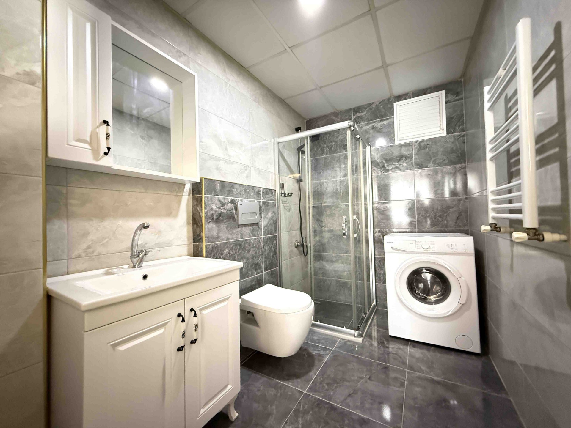 Atakum'da Tramvaya 2.bina Kiralık 1+1 Eşyalı Daire