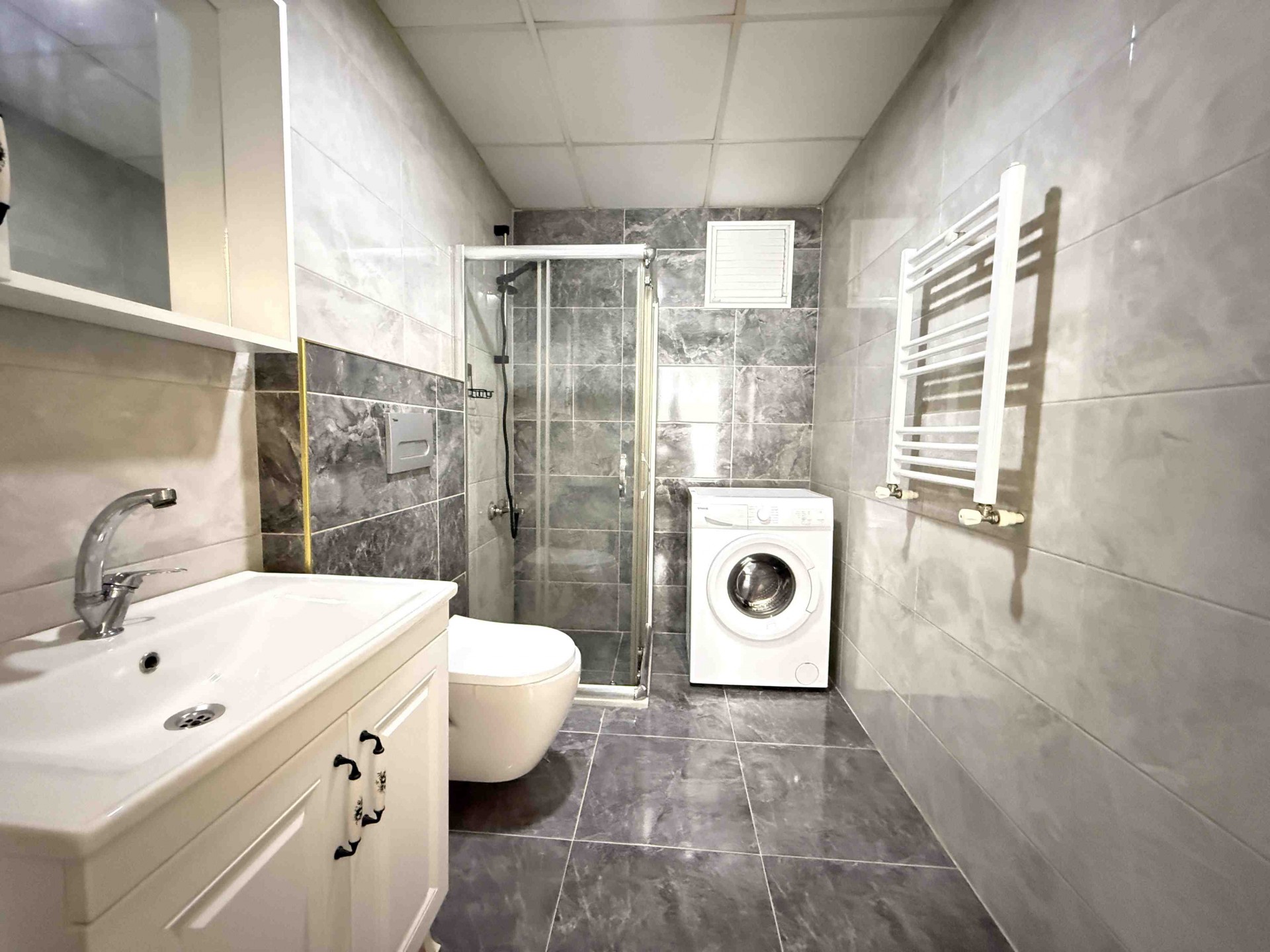 Atakum'da Tramvaya 2.bina Kiralık 1+1 Eşyalı Daire