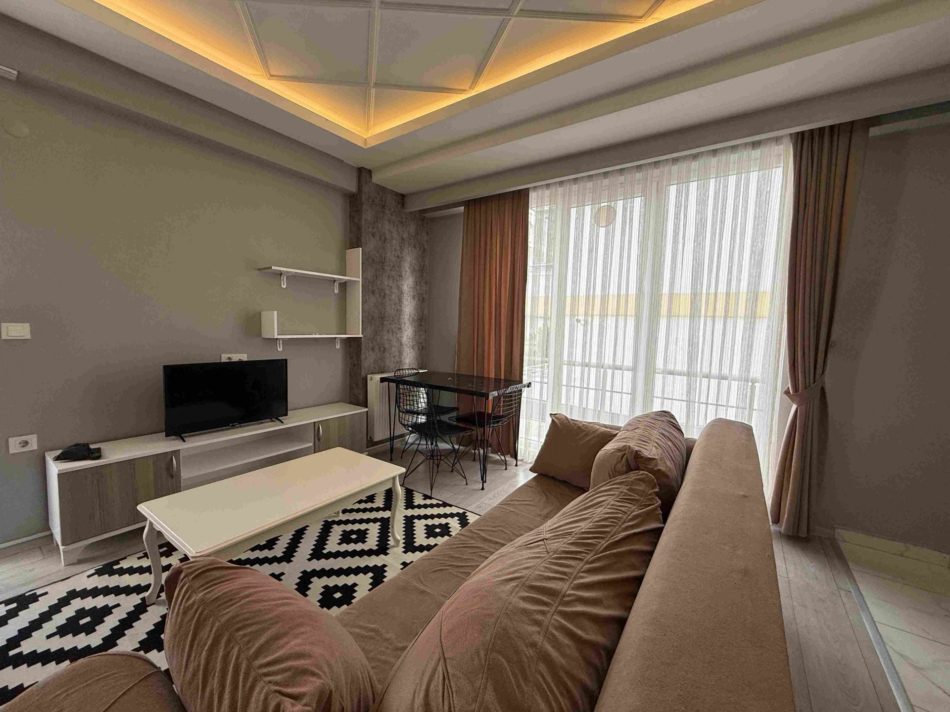 Atakum'da Tramvaya 2.bina Kiralık 1+1 Eşyalı Daire