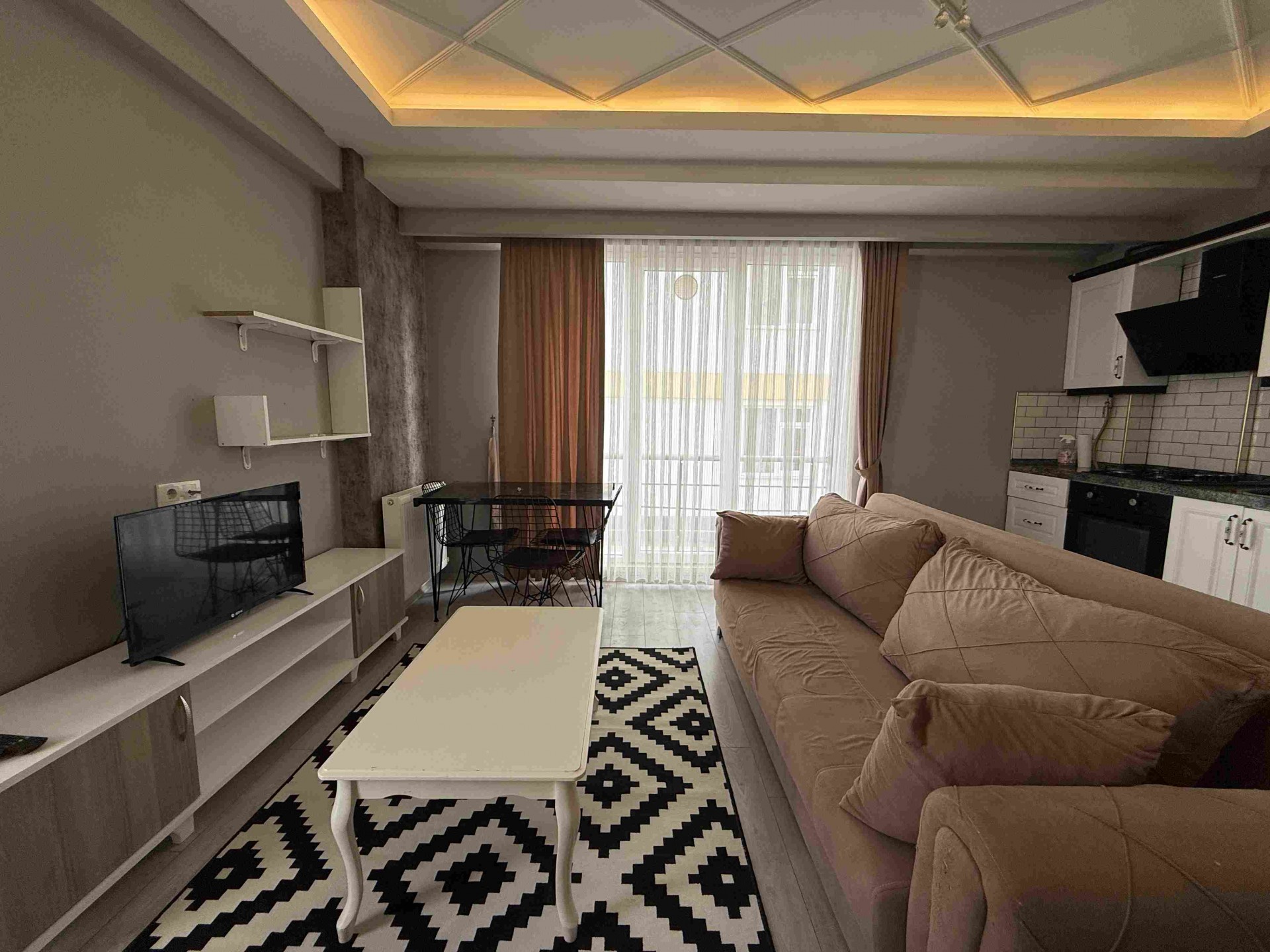 Atakum'da Tramvaya 2.bina Kiralık 1+1 Eşyalı Daire