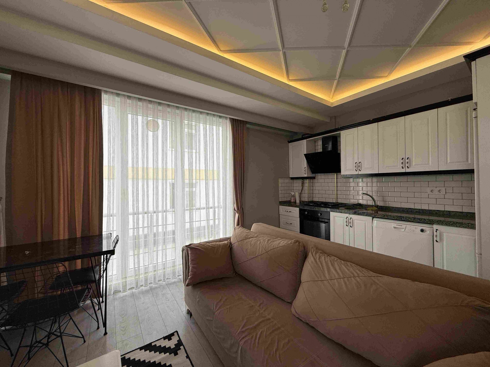 Atakum'da Tramvaya 2.bina Kiralık 1+1 Eşyalı Daire