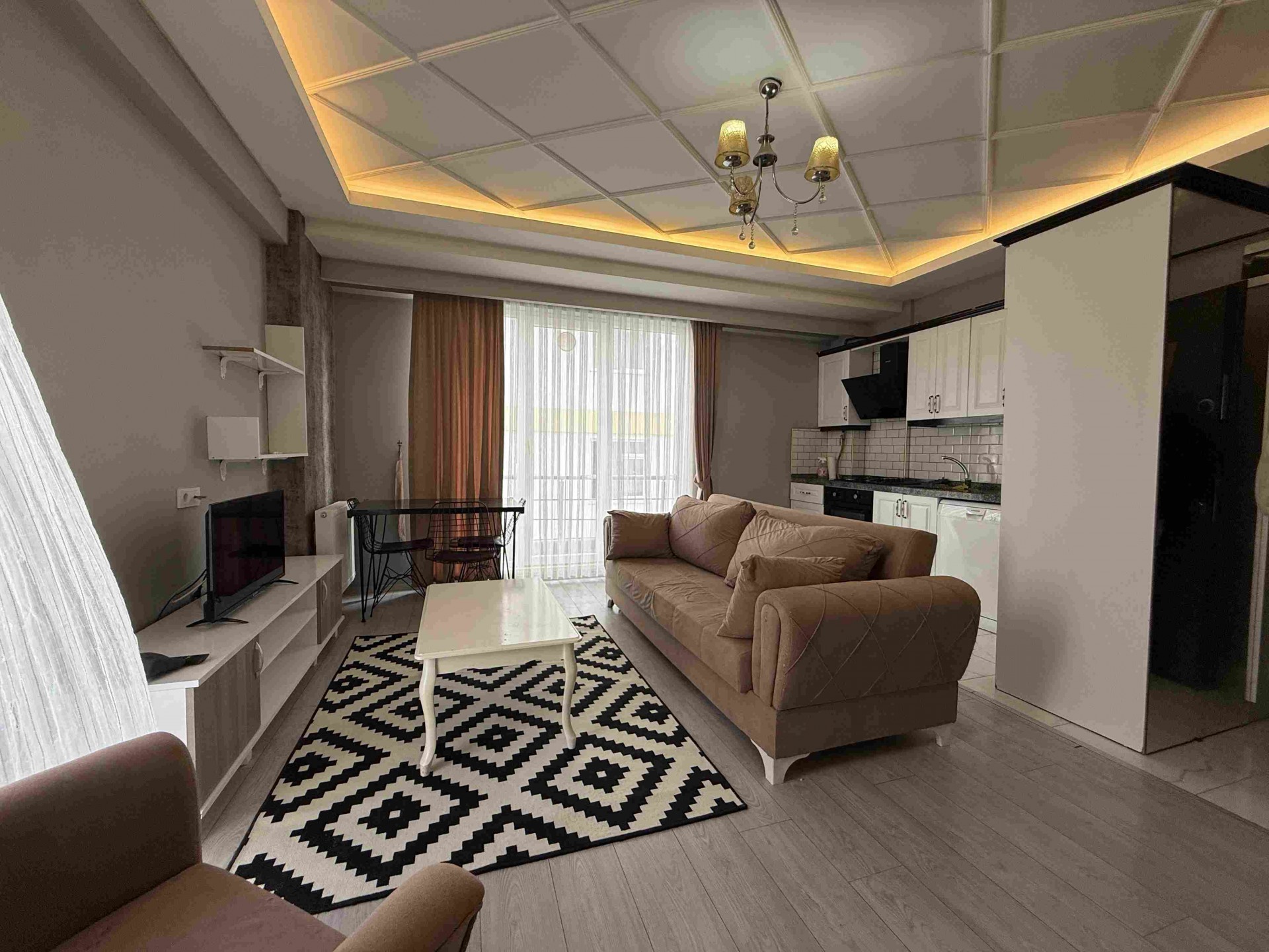 Atakum'da Tramvaya 2.bina Kiralık 1+1 Eşyalı Daire