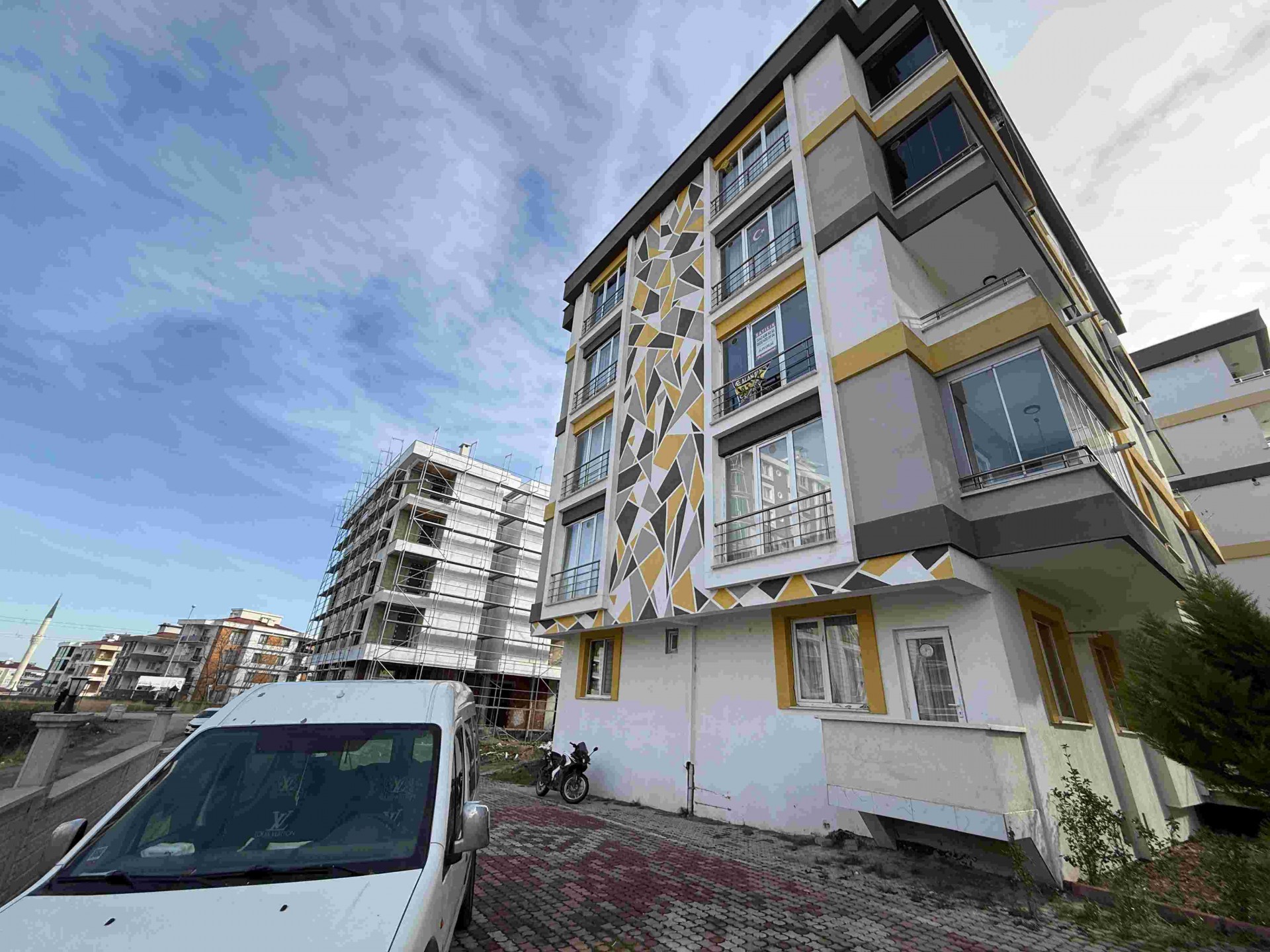 Atakum'da Tramvaya 2.bina Kiralık 1+1 Eşyalı Daire