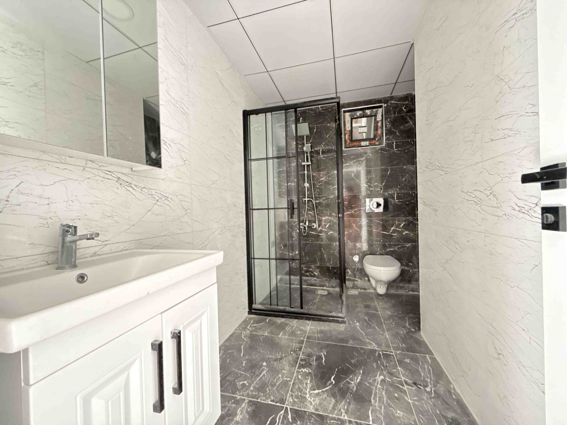 RTE Bulvarına ve Balaç Yoluna Cephe Kiralık Ofis/Daire