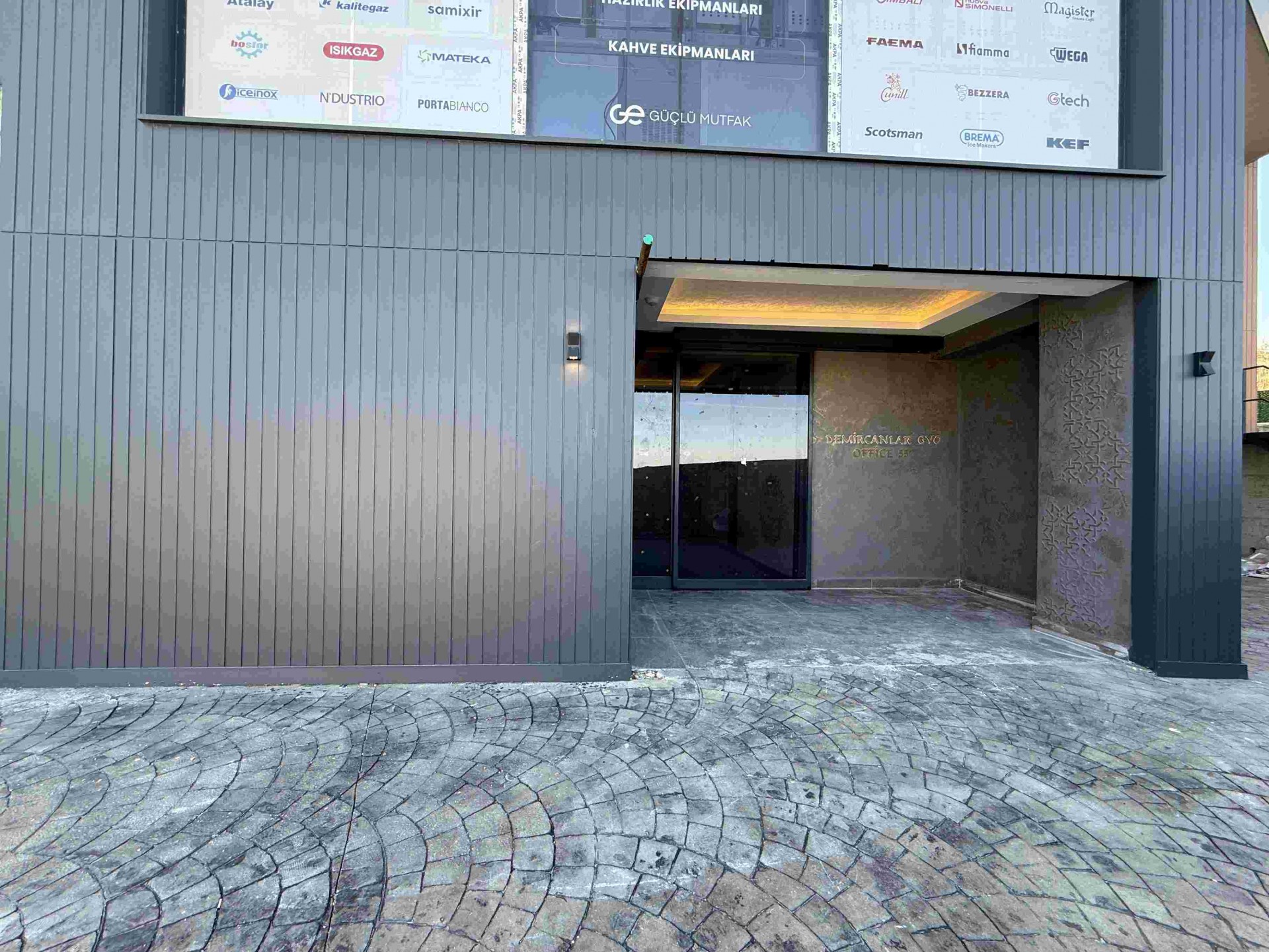 Atakumda RTE Bulvarına ve Balaç Yoluna Cephe Satılık Daire/Ofis