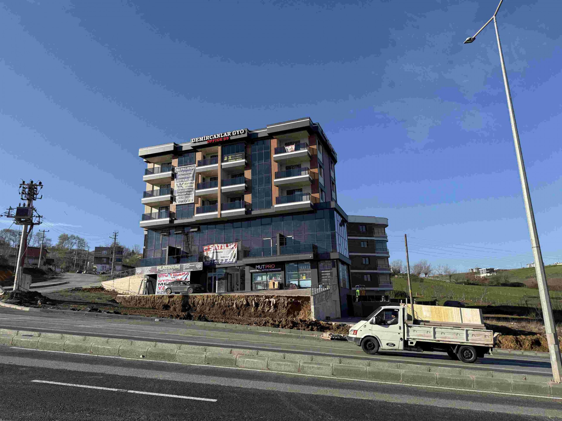 Atakumda RTE Bulvarına ve Balaç Yoluna Cephe Satılık Daire/Ofis