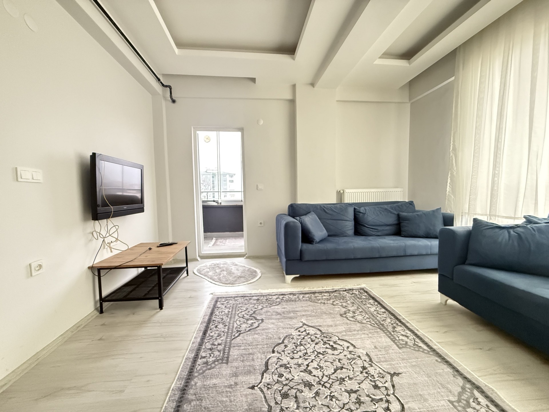 Körfez Mah. Toplukonut Bulvarına Cephe Eşyalı Kiralık 1+1