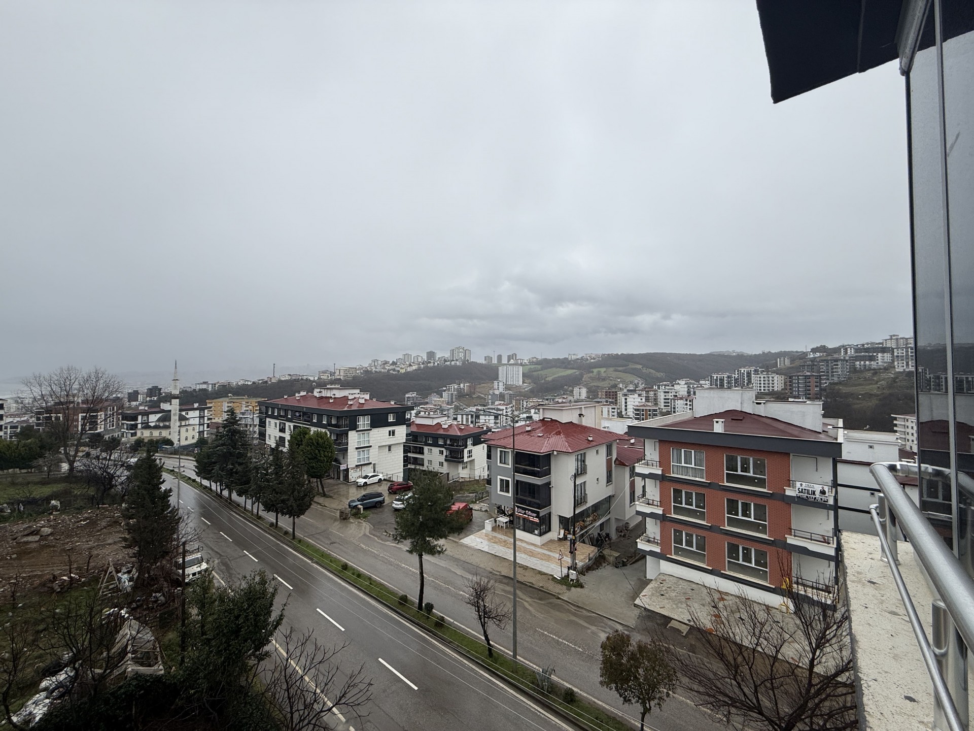 Körfez Mah. Toplukonut Bulvarına Cephe Eşyalı Kiralık 1+1