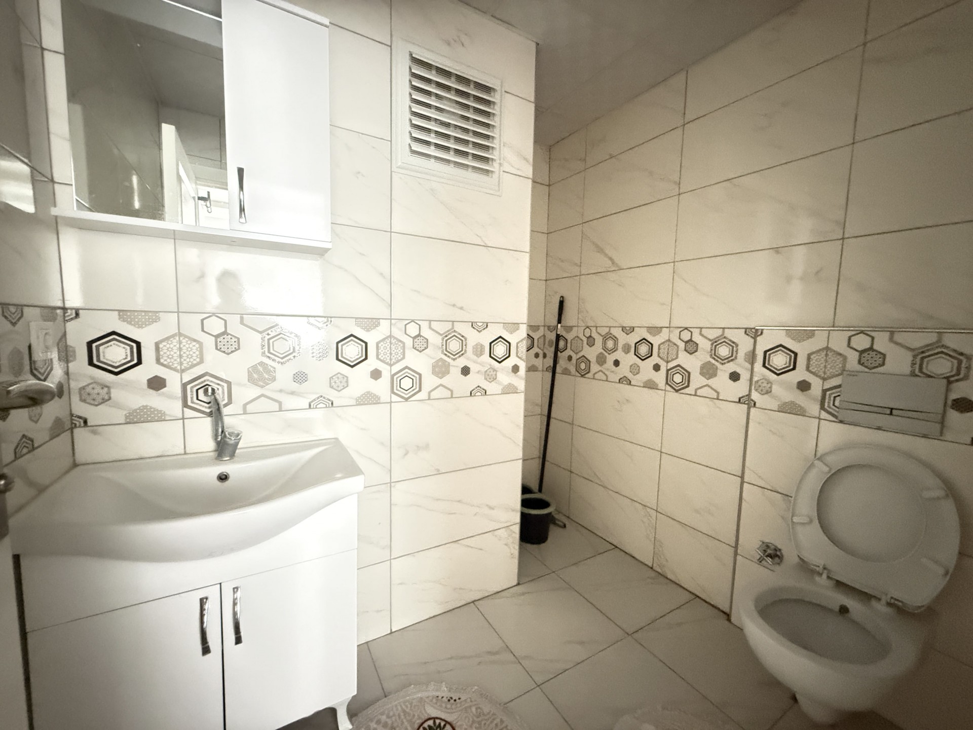 Körfez Mah. Toplukonut Bulvarına Cephe Eşyalı Kiralık 1+1