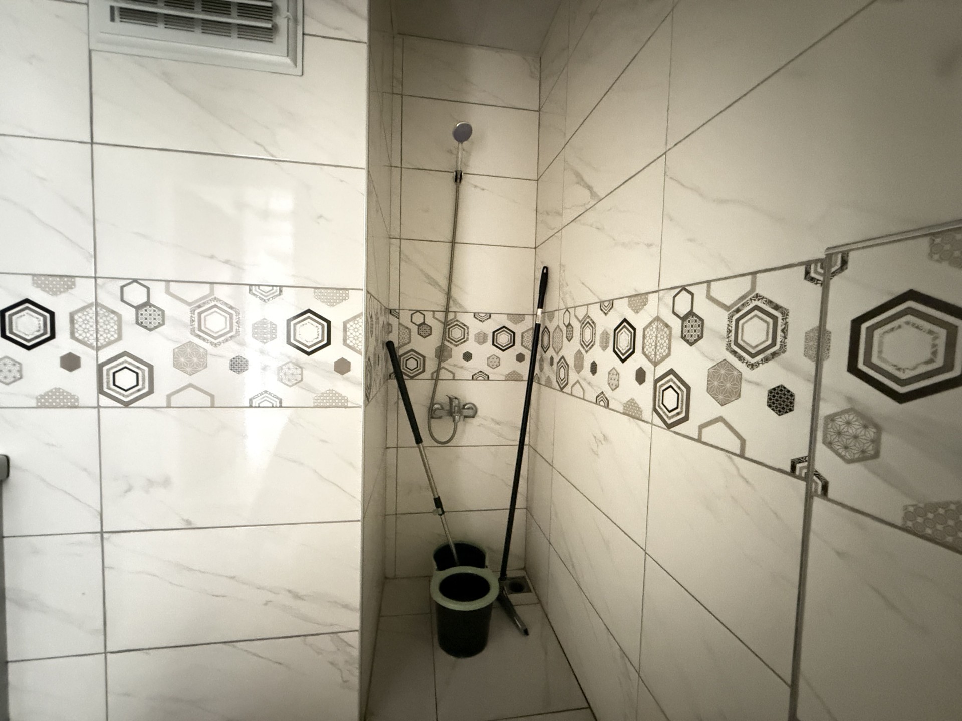 Körfez Mah. Toplukonut Bulvarına Cephe Eşyalı Kiralık 1+1