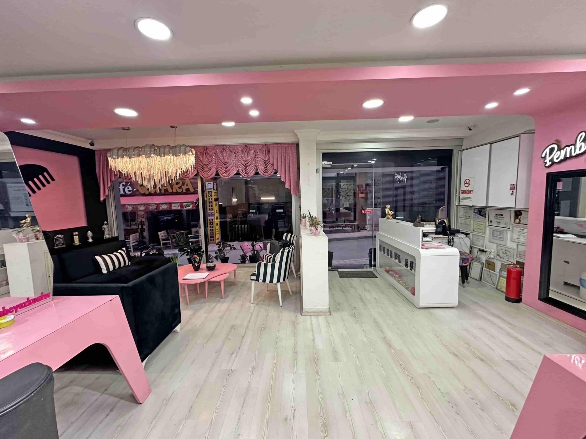 İlkadım Gazi Caddesinde Devren Satılık Kuaför/Güzellik Merkezi