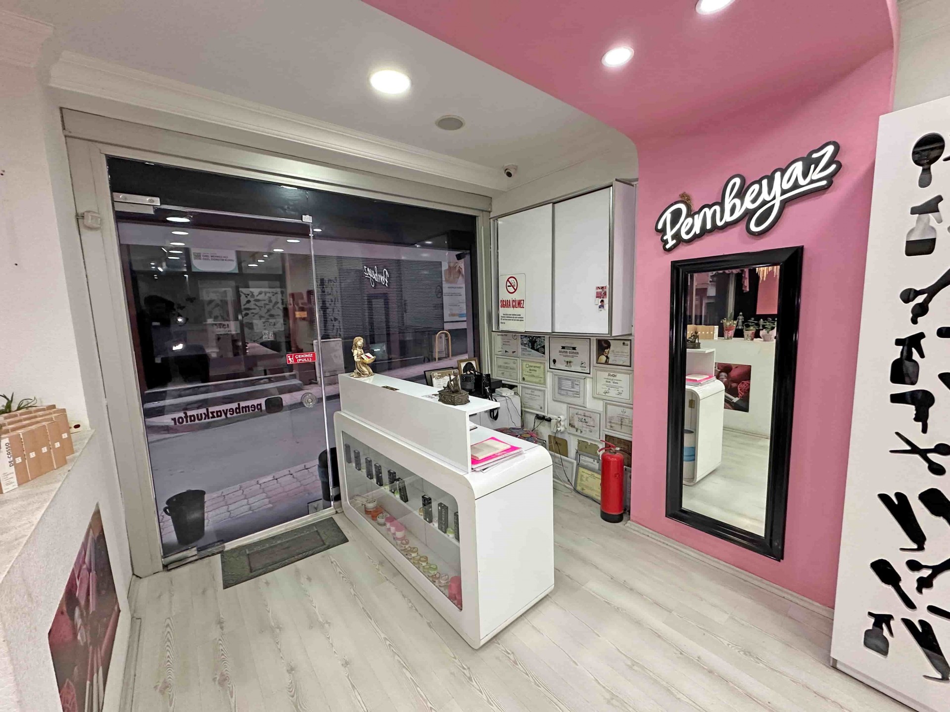 İlkadım Gazi Caddesinde Devren Satılık Kuaför/Güzellik Merkezi