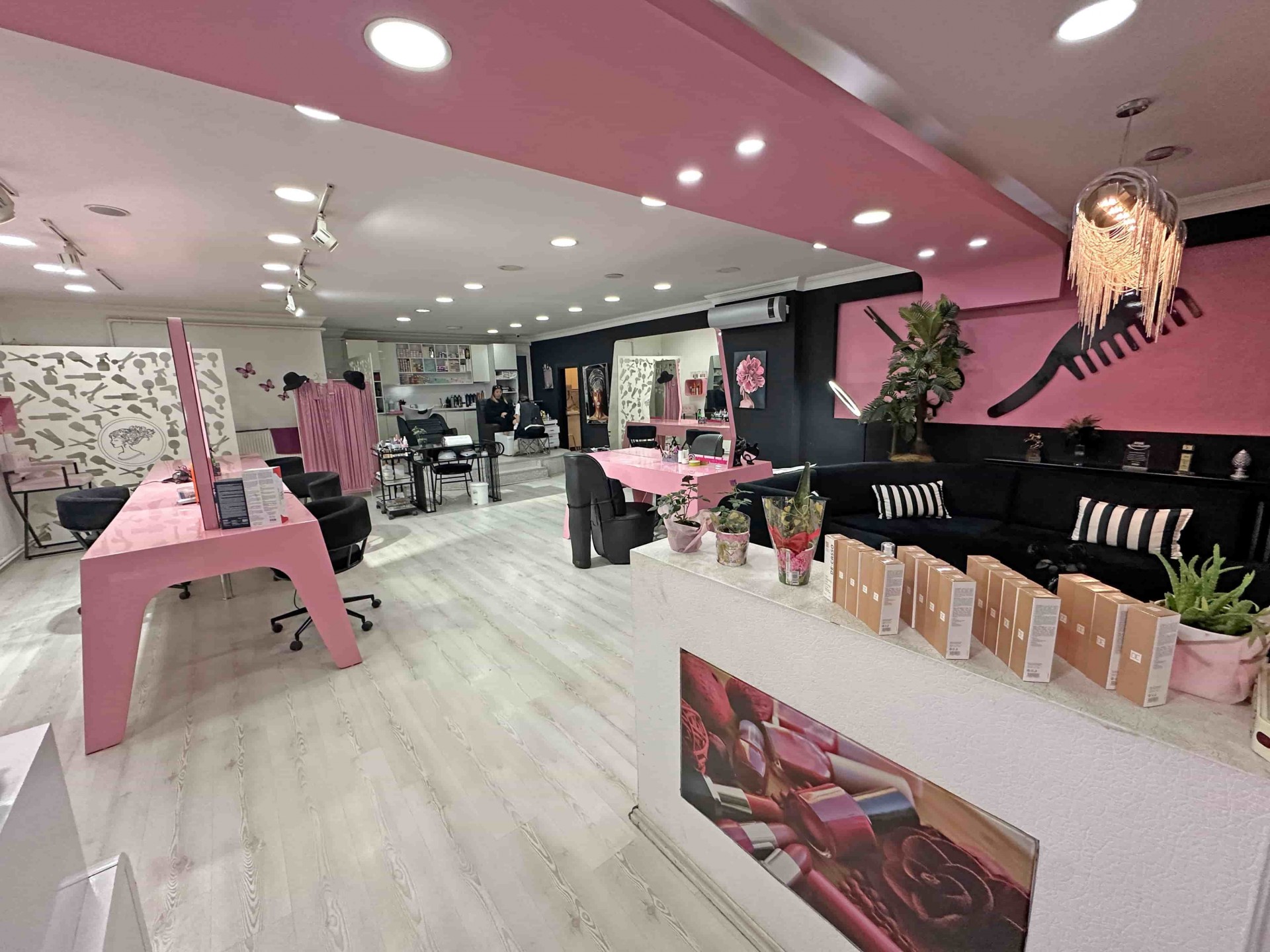 İlkadım Gazi Caddesinde Devren Satılık Kuaför/Güzellik Merkezi