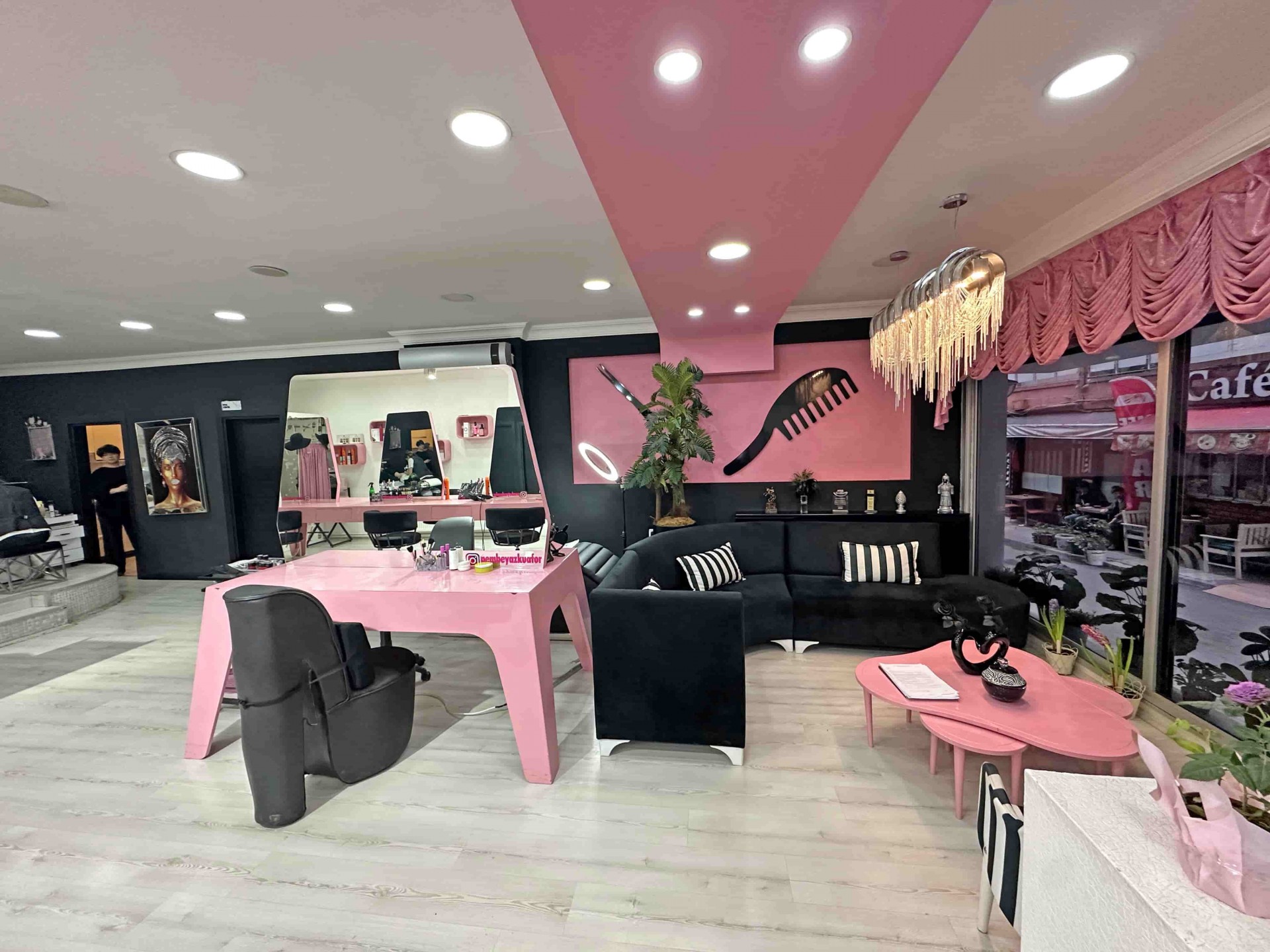 İlkadım Gazi Caddesinde Devren Satılık Kuaför/Güzellik Merkezi