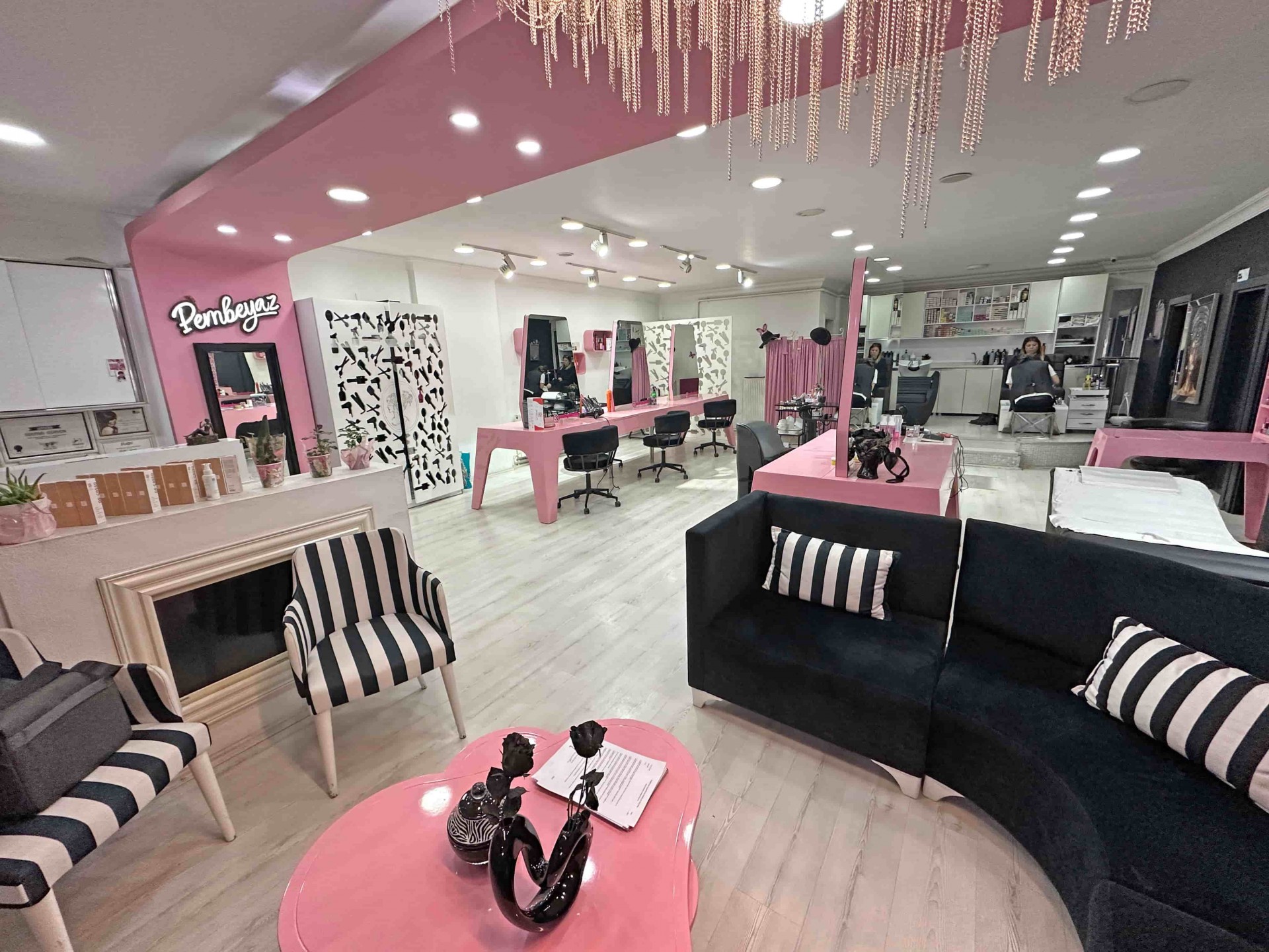 İlkadım Gazi Caddesinde Devren Satılık Kuaför/Güzellik Merkezi