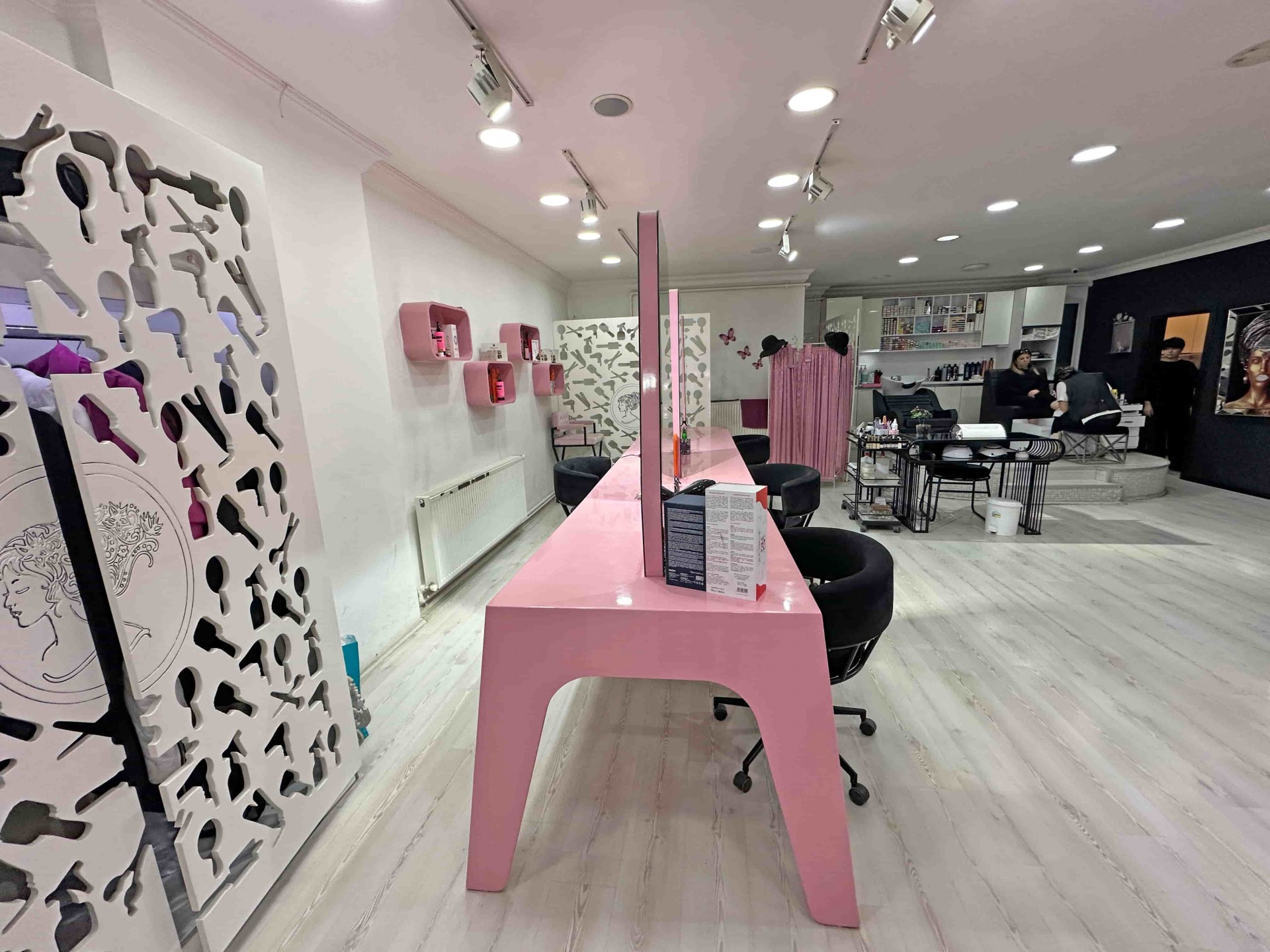 İlkadım Gazi Caddesinde Devren Satılık Kuaför/Güzellik Merkezi