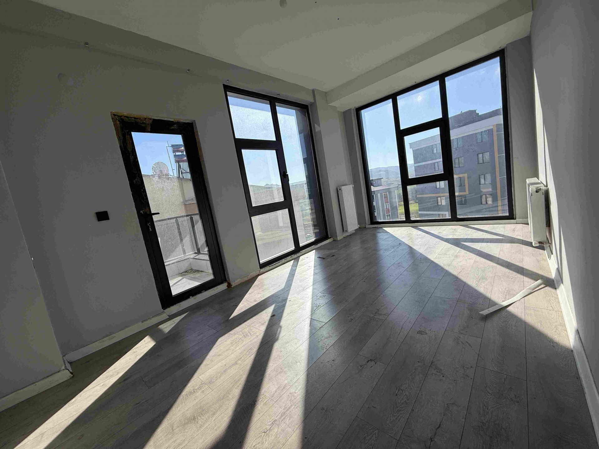 RTE Bulvarına cephe Yüksek Tabela Değerine Sahip Kiralık Ofis