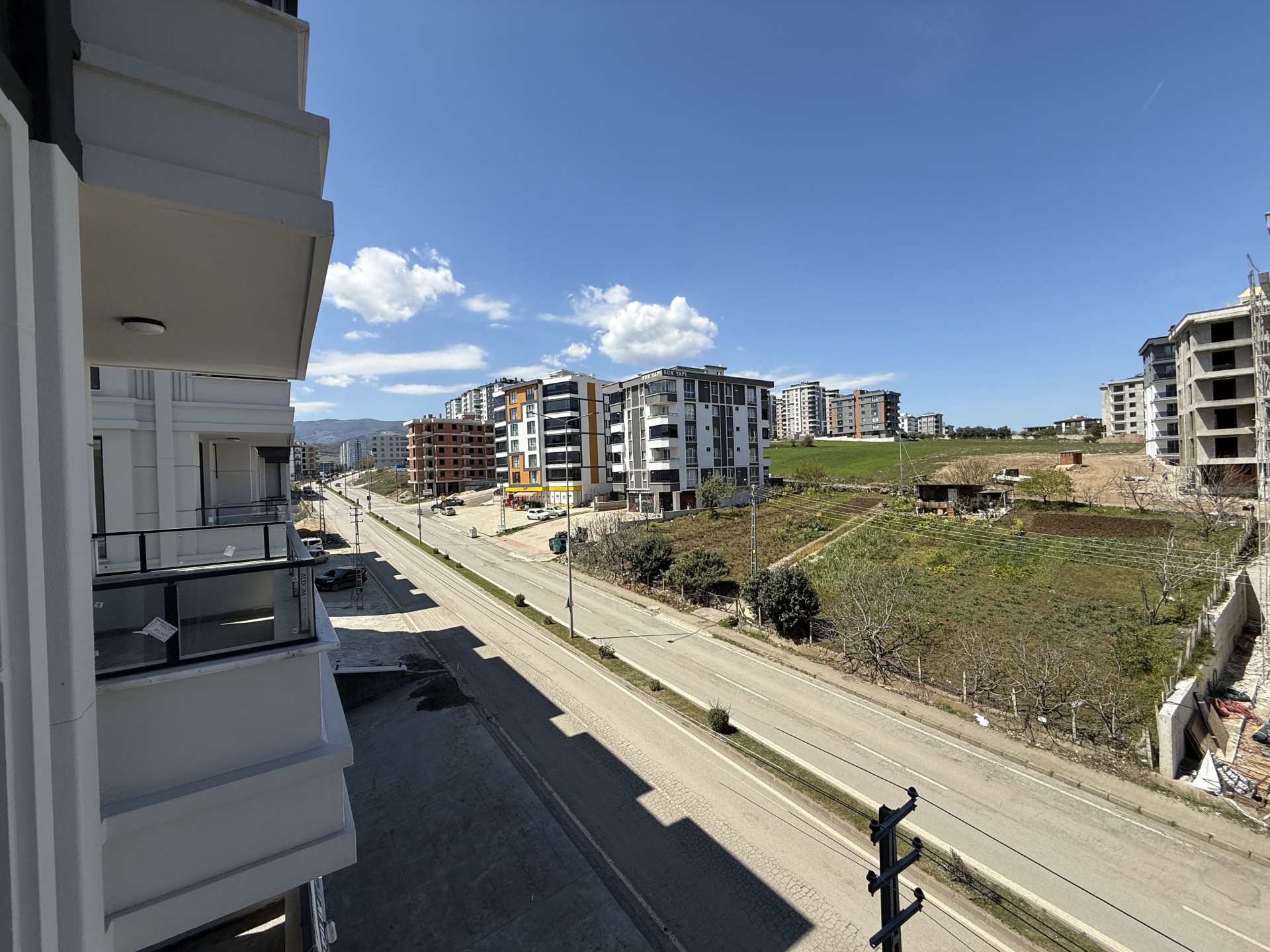 Toplu Konut Bulvarında Cephe Fırsat 1+1 Daire