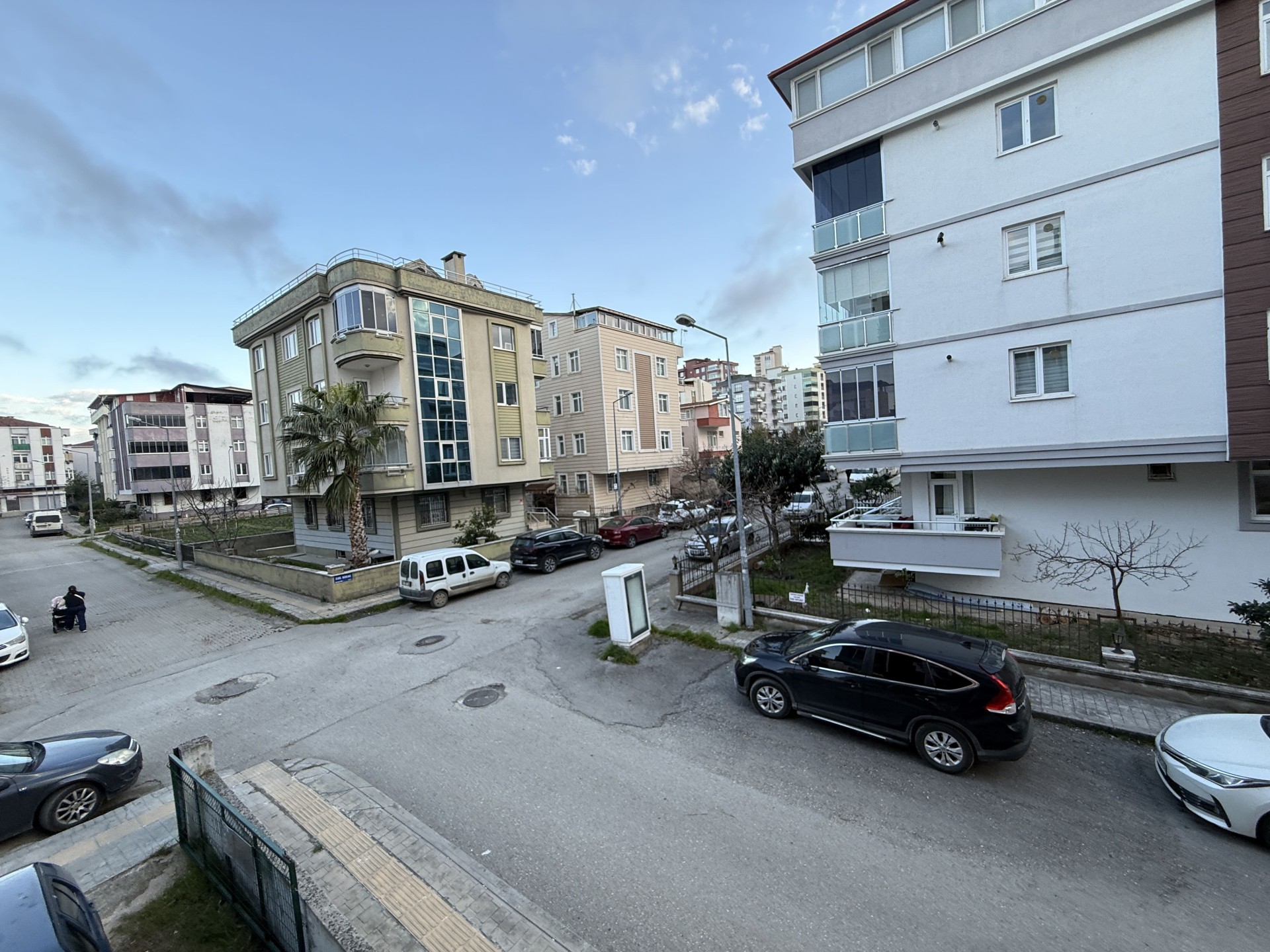 ATAKUM ESENEVLERDE TRAMVAYIN ALTI GENİŞ 2+1 DAİRE