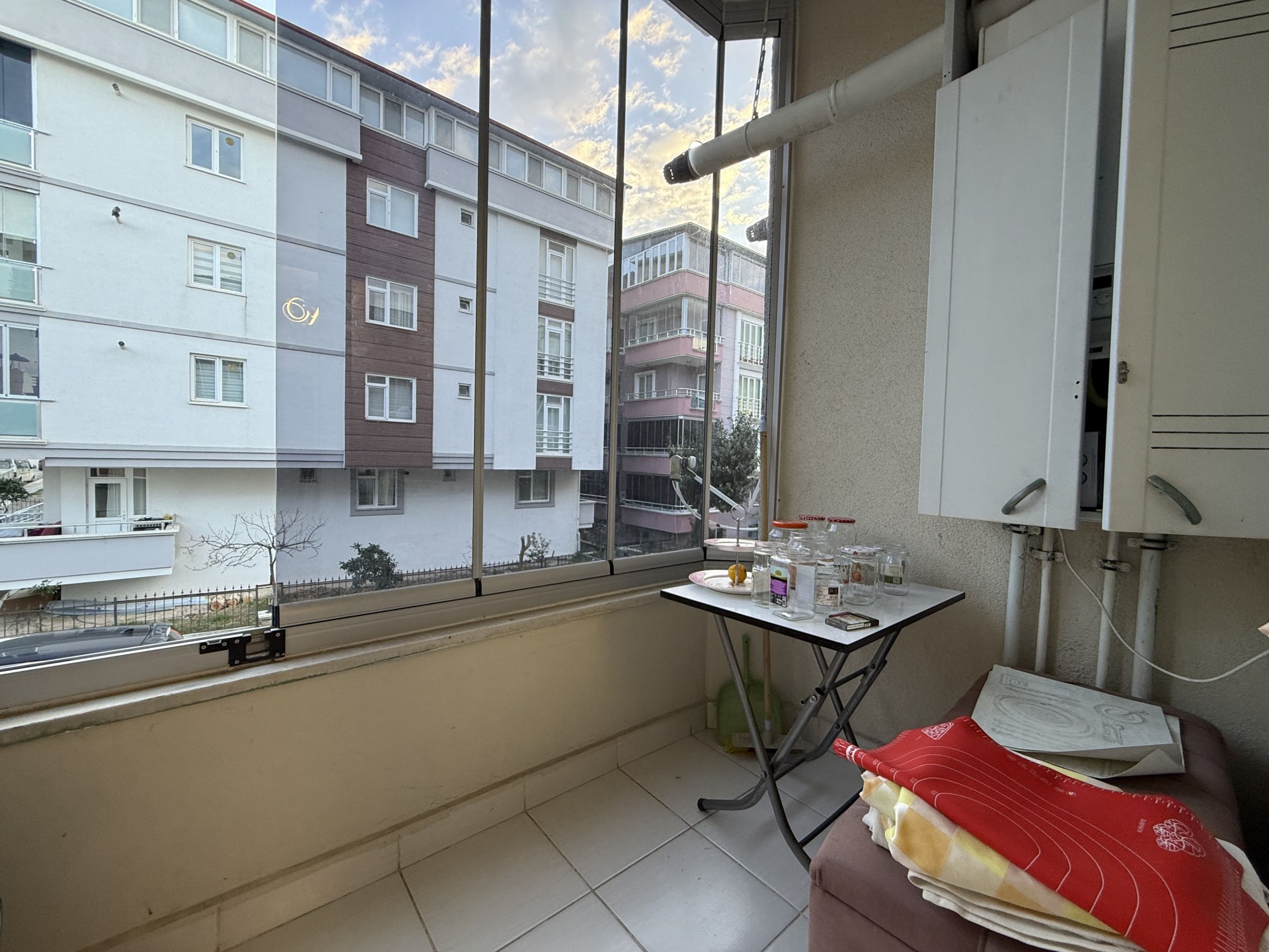 ATAKUM ESENEVLERDE TRAMVAYIN ALTI GENİŞ 2+1 DAİRE